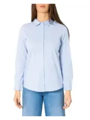 Helle Bluse mit weißen Streifen