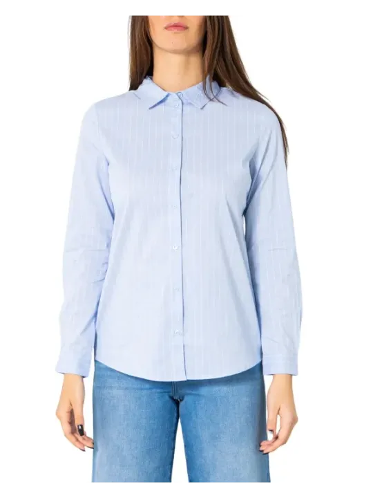 Helle Bluse mit weißen Streifen