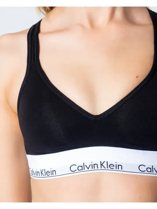 Schwarzer Calvin Klein BH Nahaufnahme