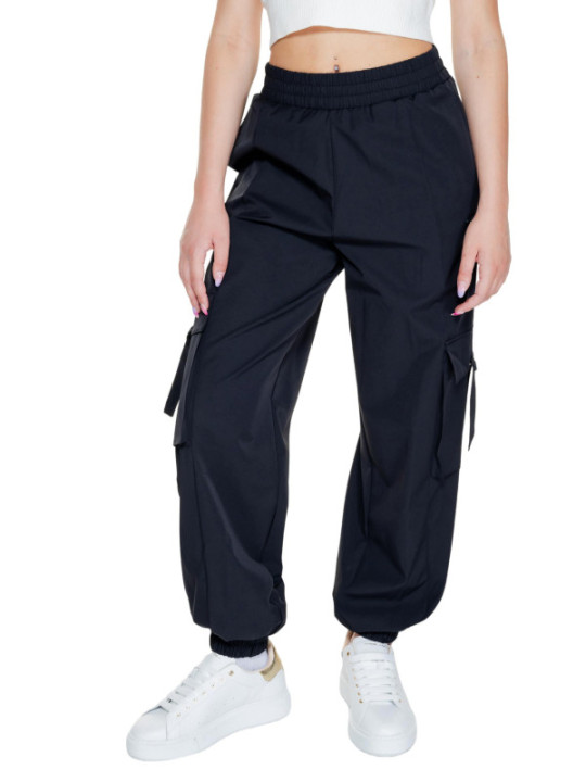 Pro Winter günstig Kaufen-Guess Active - Guess Active Pantaloni Donna. Guess Active - Guess Active Pantaloni Donna <![CDATA[Marke: Guess Active Art: Frau Typologie: Hosen Jahreszeit: Herbst / Winter PRODUKTDETAILS • Farbe: schwarz • Muster: einfarbig • Taschen: Seitentaschen