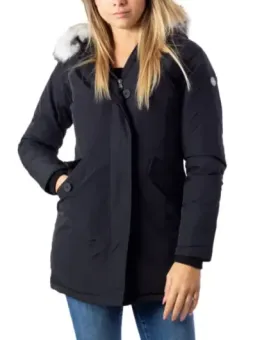 Schwarze Winterjacke mit Kunstpelz.