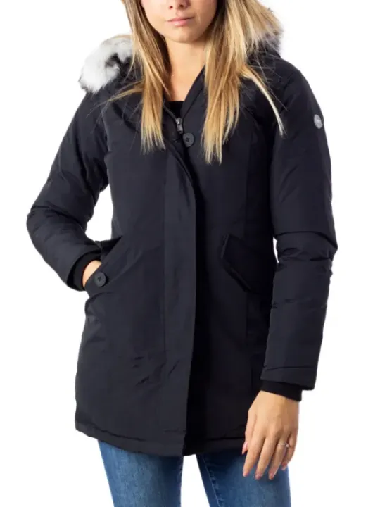 Schwarze Winterjacke mit Kunstpelz.