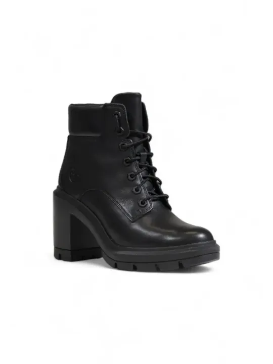 Schwarze Lederstiefel mit grober Sohle