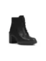 Schwarze Lederstiefel mit grober Sohle