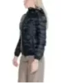 Schwarze blaue Pufferjacke mit Kapuze