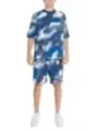 Tie-Dye T-Shirt und Shorts