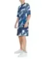 Junge in Armani Exchange Outfit