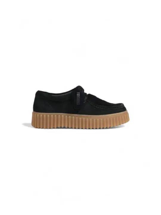 Schwarzer Clarks Schuh mit Profilsohle