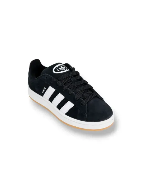 Schwarzer Adidas Wildlederschuh seitlich dargestellt