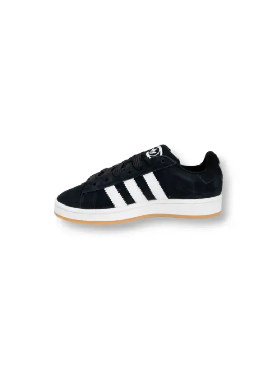 Klassische Adidas Tennisschuhe in Schwarz-Weiß