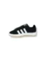 Klassische Adidas Tennisschuhe in Schwarz-Weiß