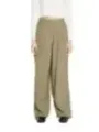 Hohe, weite Hosen mit geradem Schnitt