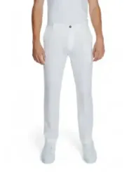 Weiße Baumwollhose schmal geschnitten.