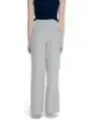 Weite Hosen mit hoher Taille