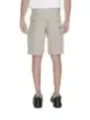 Beige Shorts, schwarze Oxford Schuhe