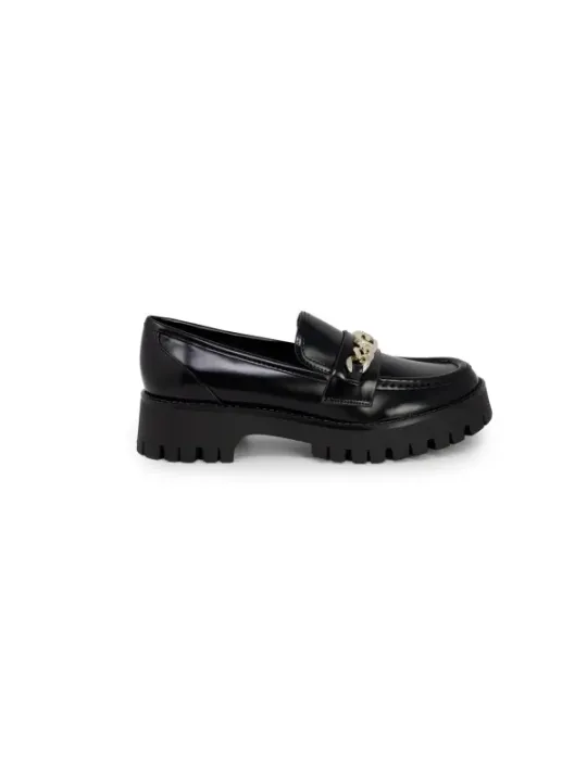 Schwarzer Lackleder-Loafer mit Absatz