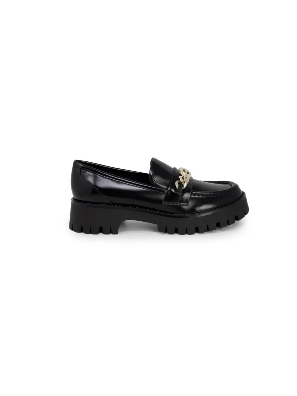 Schwarzer Lackleder-Loafer mit Absatz Schwarzer Lackleder-Loafer mit Absatz