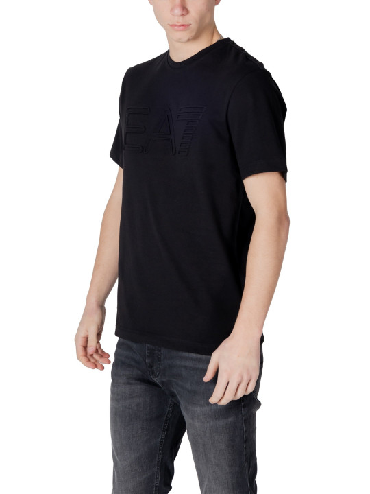 Schwarzes T-Shirt mit grauer Jeans