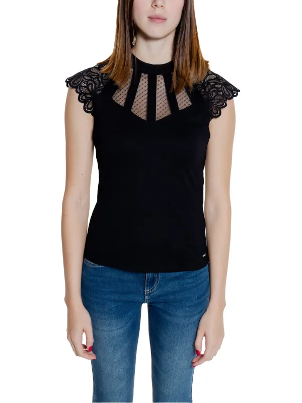 Schwarzes Spitzen-T-Shirt mit Ausschnitt Schwarzes Spitzen-T-Shirt mit Ausschnitt
