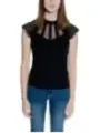 Schwarzes Spitzen-T-Shirt mit Ausschnitt