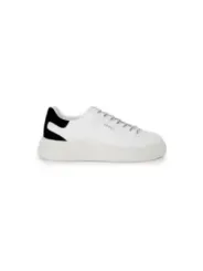 Weiße GUESS Leder-Sneakers Detailansicht