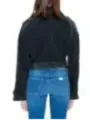 Dunkelblaue Jeansjacke und Jeans
