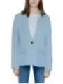 Helles Blazer-Modell mit Knopf