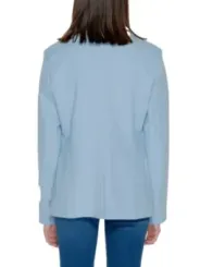 Helle blaue Blazer und Jeans