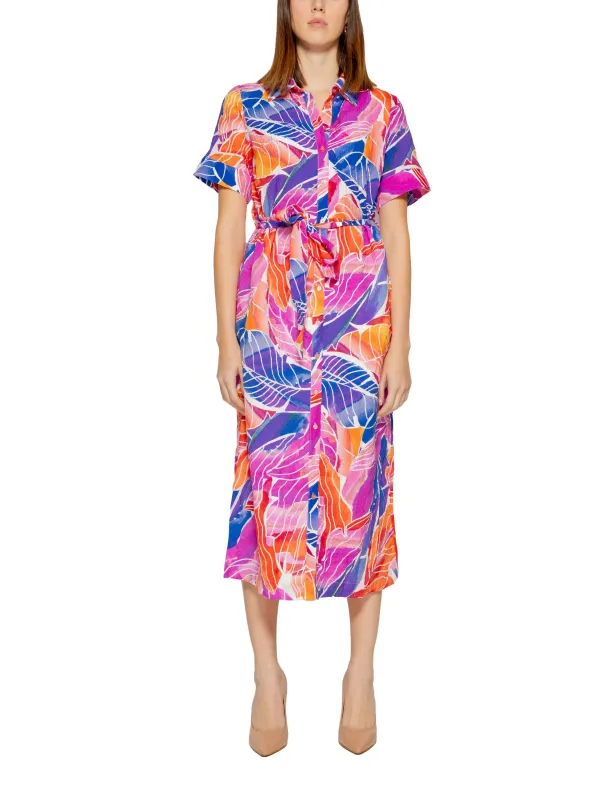 Tropisches Kleid mit leuchtendem Muster