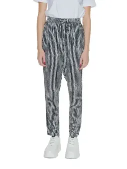 Only 474493 Hose mit weißen Schuhen