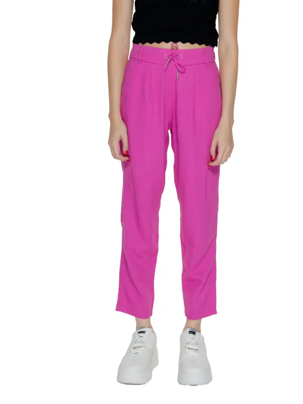Rosa cropped Hose schwarzes Top Rosa cropped Hose schwarzes Top