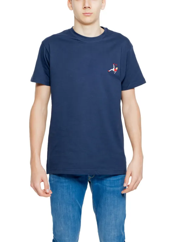 Junge in blauem Hydra-Outfit Junge in blauem Hydra-Outfit