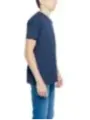 Junge trägt bequemes Baumwoll-T-Shirt