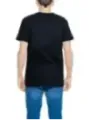 Schwarzes T-Shirt Rückansicht lässig