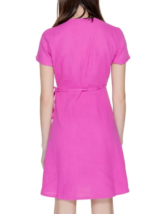 Rosa Wickelkleid mit Gürtel