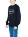 Mann trägt Underclub Brooklyn Sweatshirt