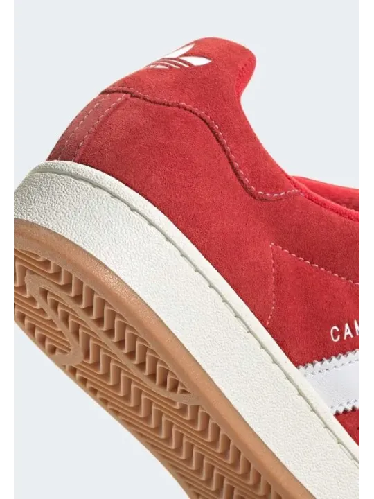 Rote Adidas Wildlederschuhe mit weißen Akzenten