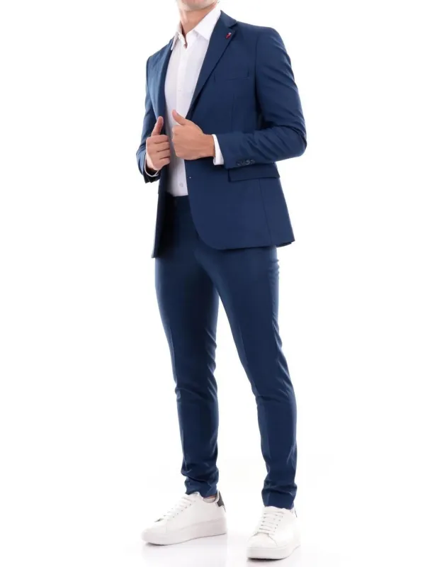Marineblauer Mulish-Anzug mit Sneakers