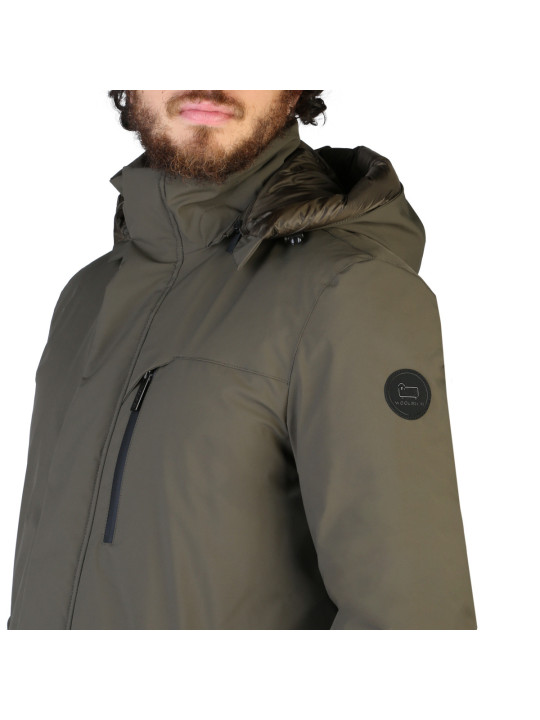 Grüne Woolrich Stretch-Mountainjacke Detailaufnahme