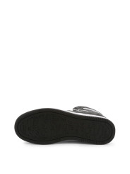 Schwarze und weiße Sneaker-Sohle