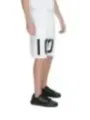 Weiße Shorts mit schwarzer Schrift