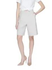 Leichte graue Bermuda Shorts Vero Moda