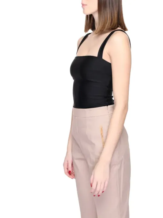 Schwarzes Tanktop mit Kreuzdetails