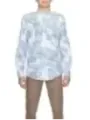 Palmenhemd mit khakifarbenen Hosen
