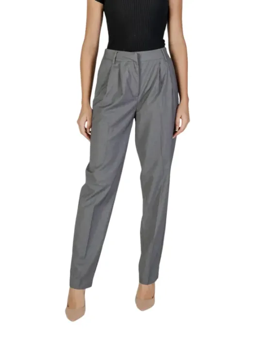 Graue Kinderhose im Vintage-Stil