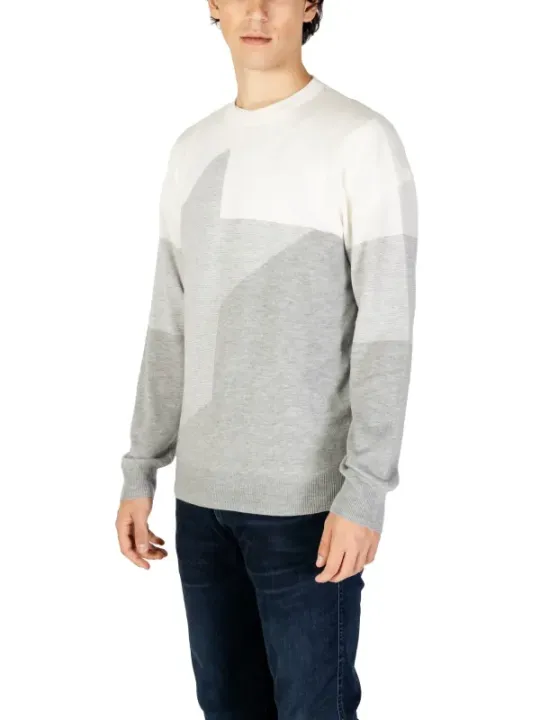 Grauer Kaschmirpullover mit gemustertem Strick