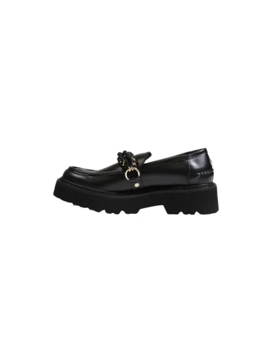 Schwarzer Leder-Loafer mit Ring.