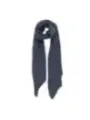 Grauer Strickschal gefaltet modern elegant
