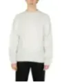 Weißer Strickpullover, klassischer Kabelstrick-Look