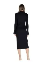 Schwarzes Rippstrick-Midikleid mit Ärmeln